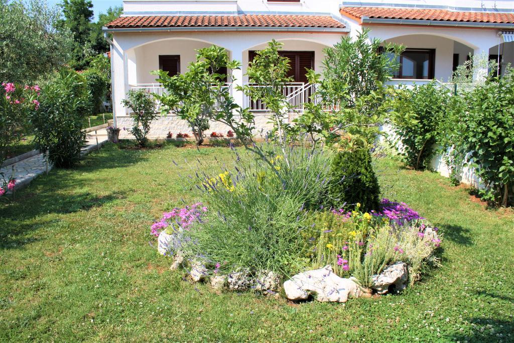 Holiday Home Magnolia Tar-Vabriga Exterior photo